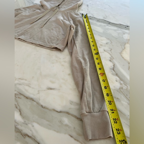 GYMSHARK BEIGE TONE CROPPED SWEATSHIRT HOODIE SIZE XS - Picture 10 of 14